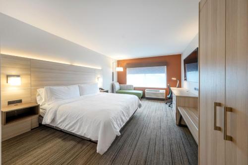 holiday inn express and suites staunton