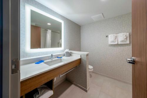 holiday inn express and suites staunton