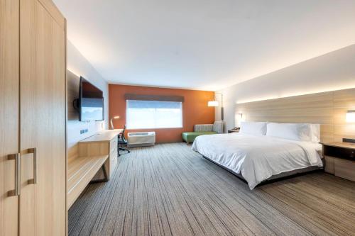 holiday inn express and suites staunton