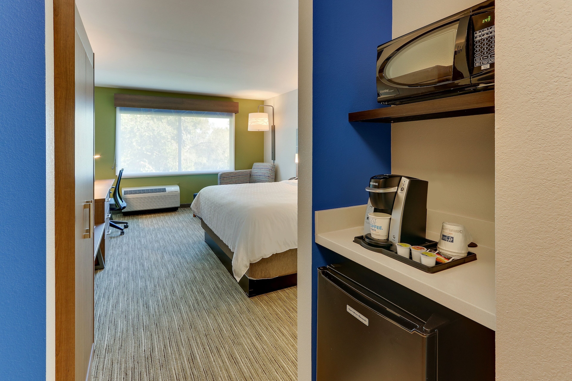 holiday inn express and suites roanoke civic center
