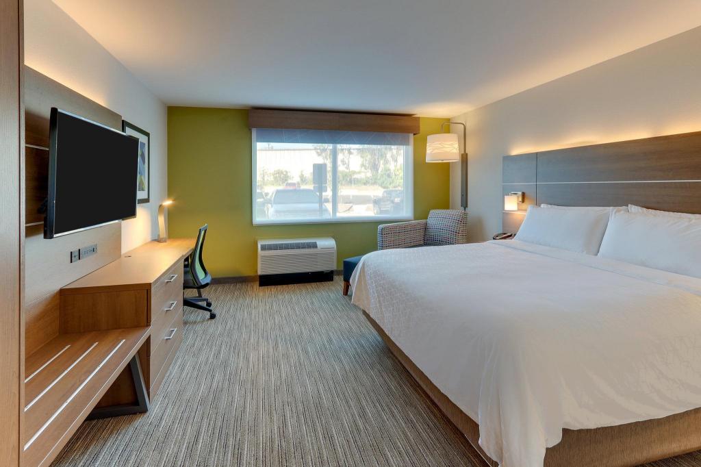 holiday inn express and suites roanoke civic center