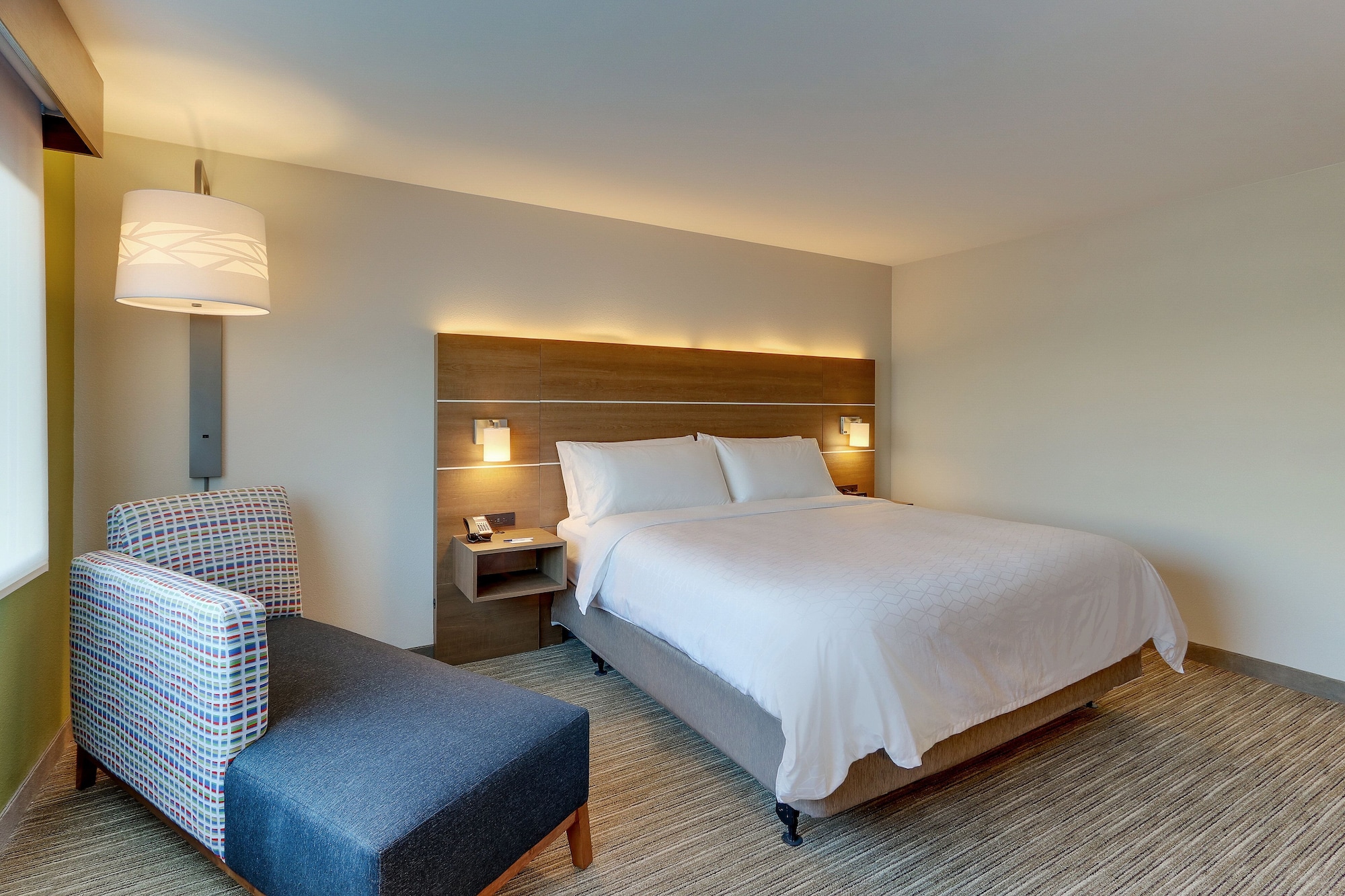holiday inn express and suites roanoke civic center