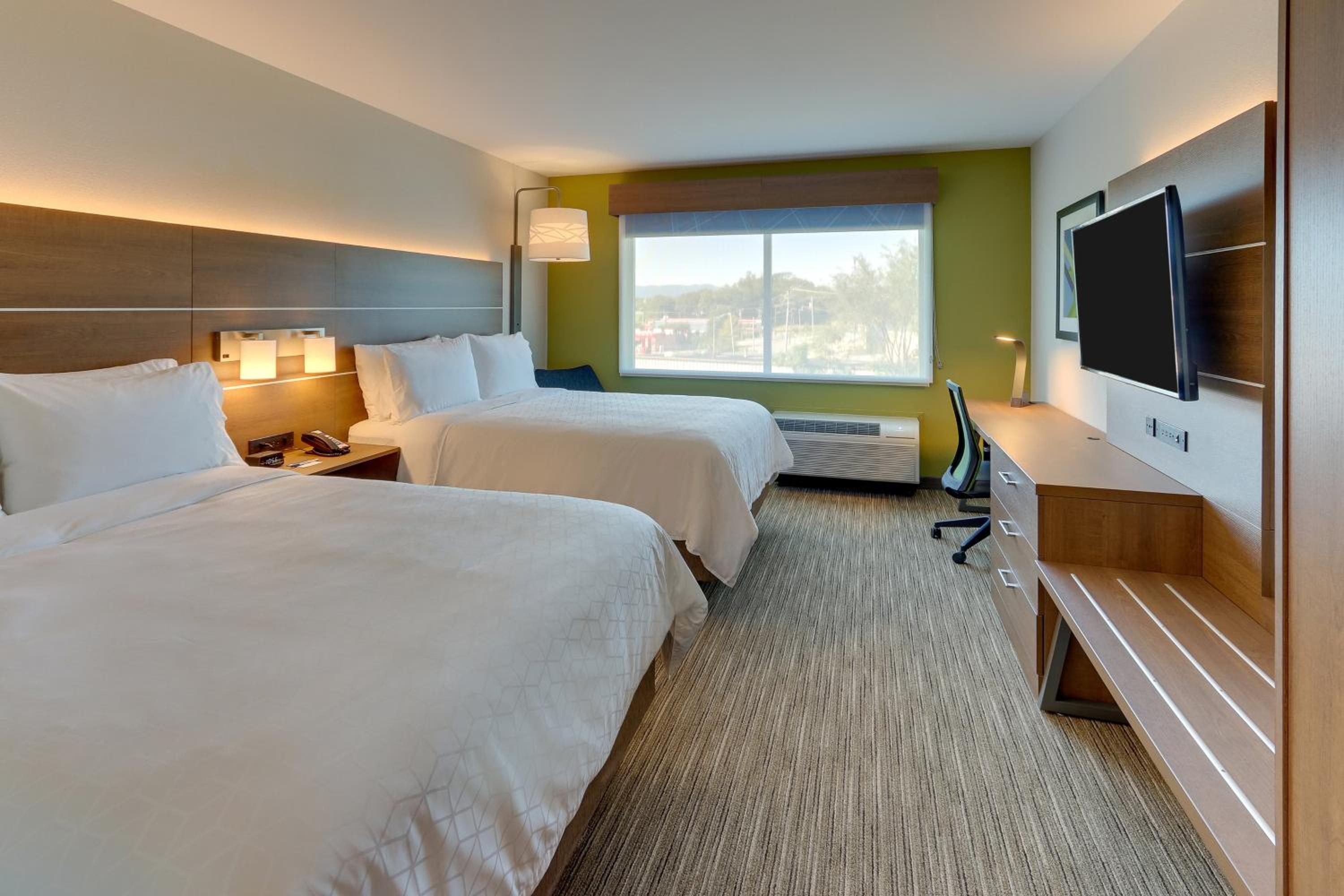 holiday inn express and suites roanoke civic center