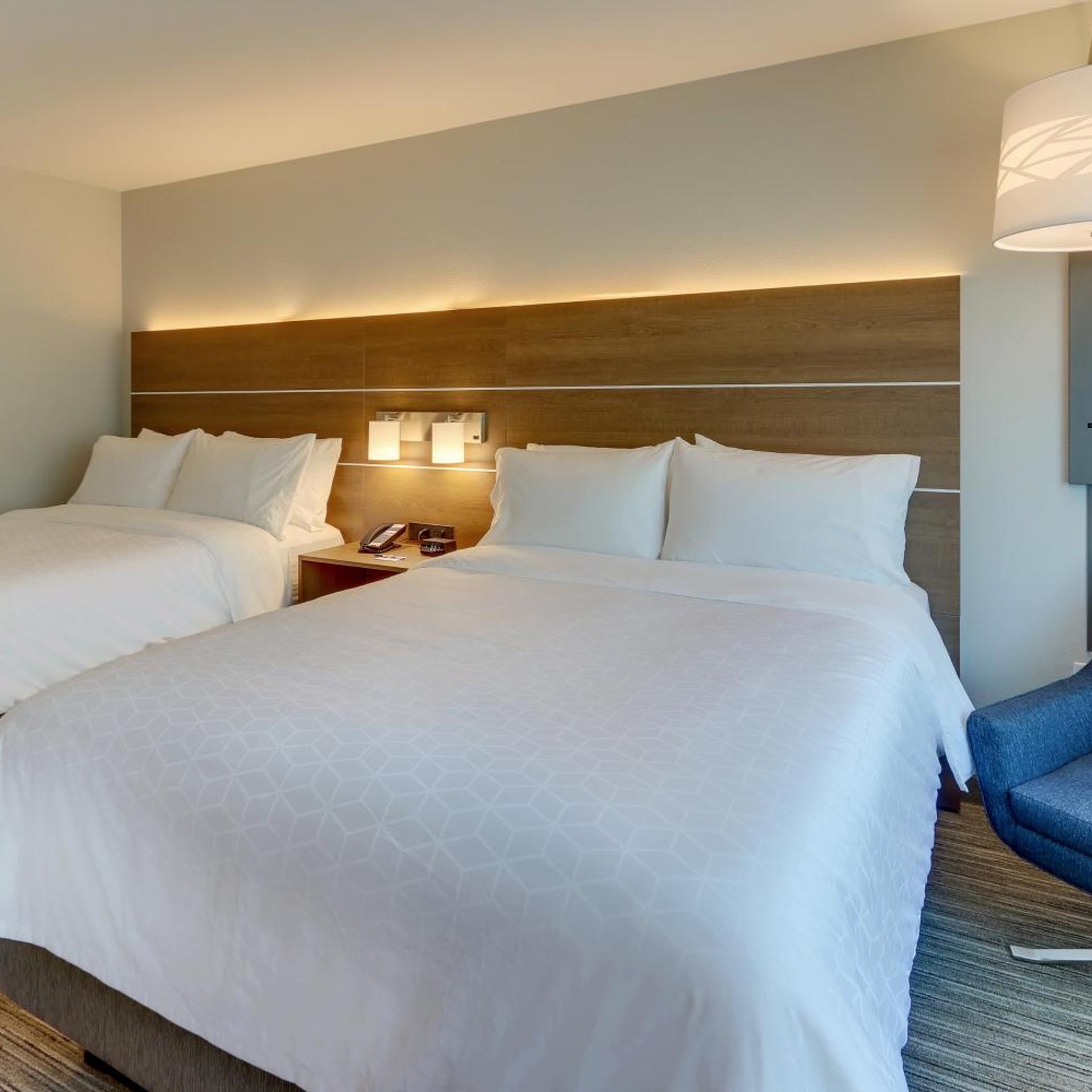 holiday inn express and suites roanoke civic center