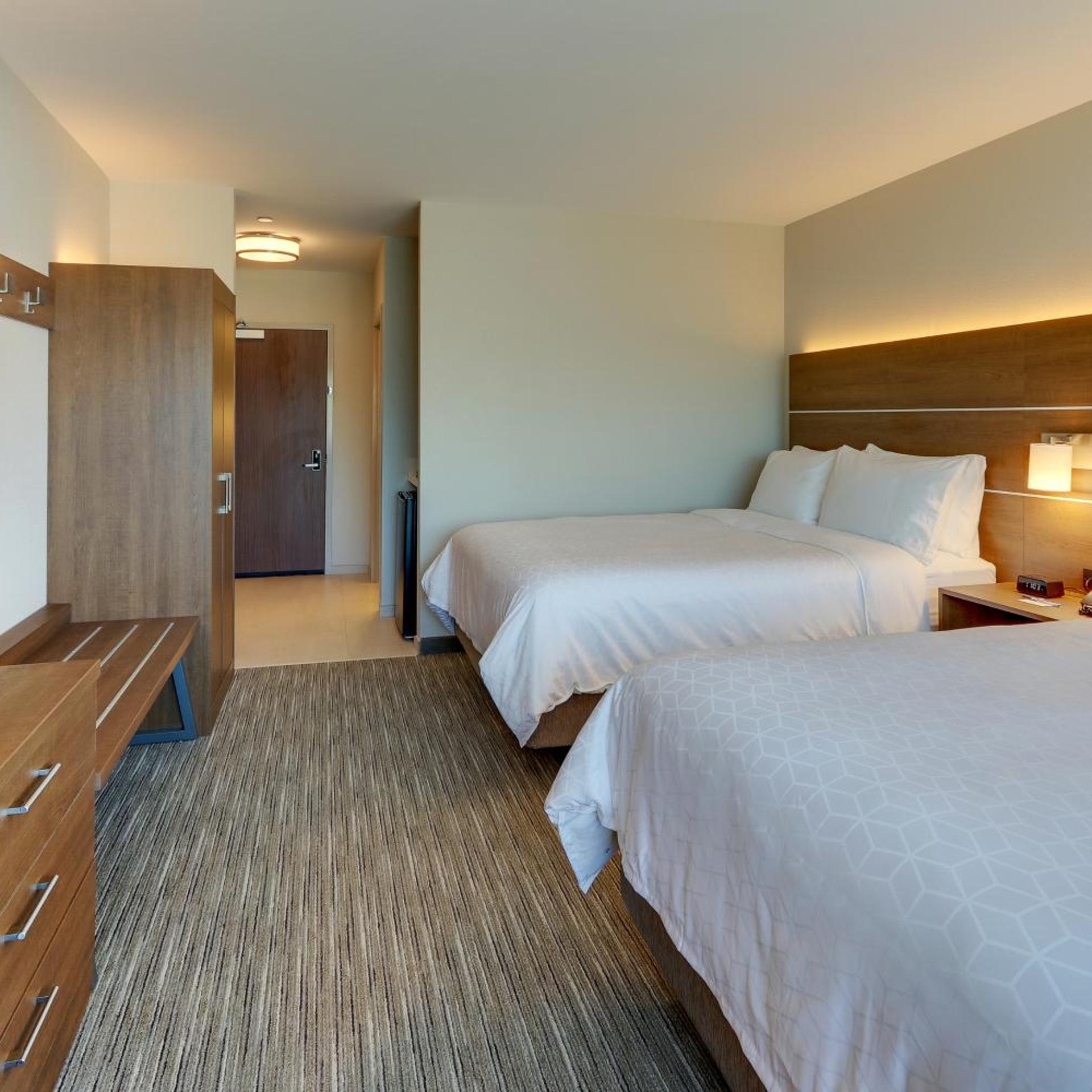 holiday inn express and suites roanoke civic center