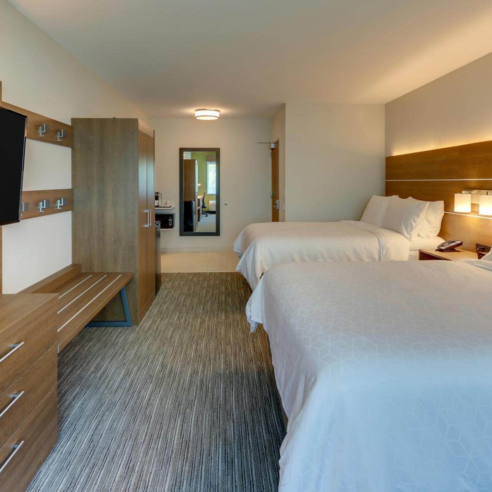 holiday inn express and suites roanoke civic center