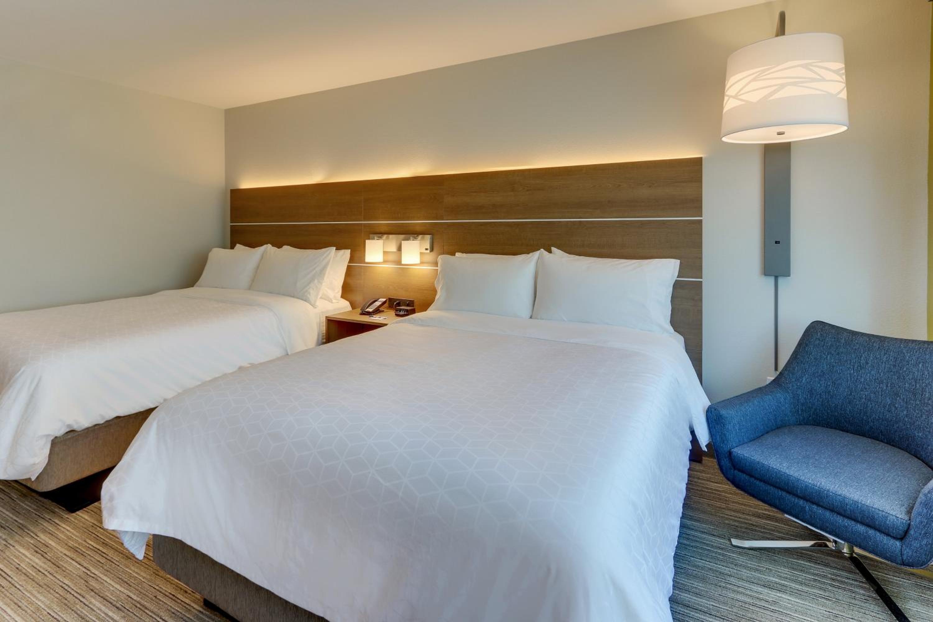 holiday inn express and suites roanoke civic center