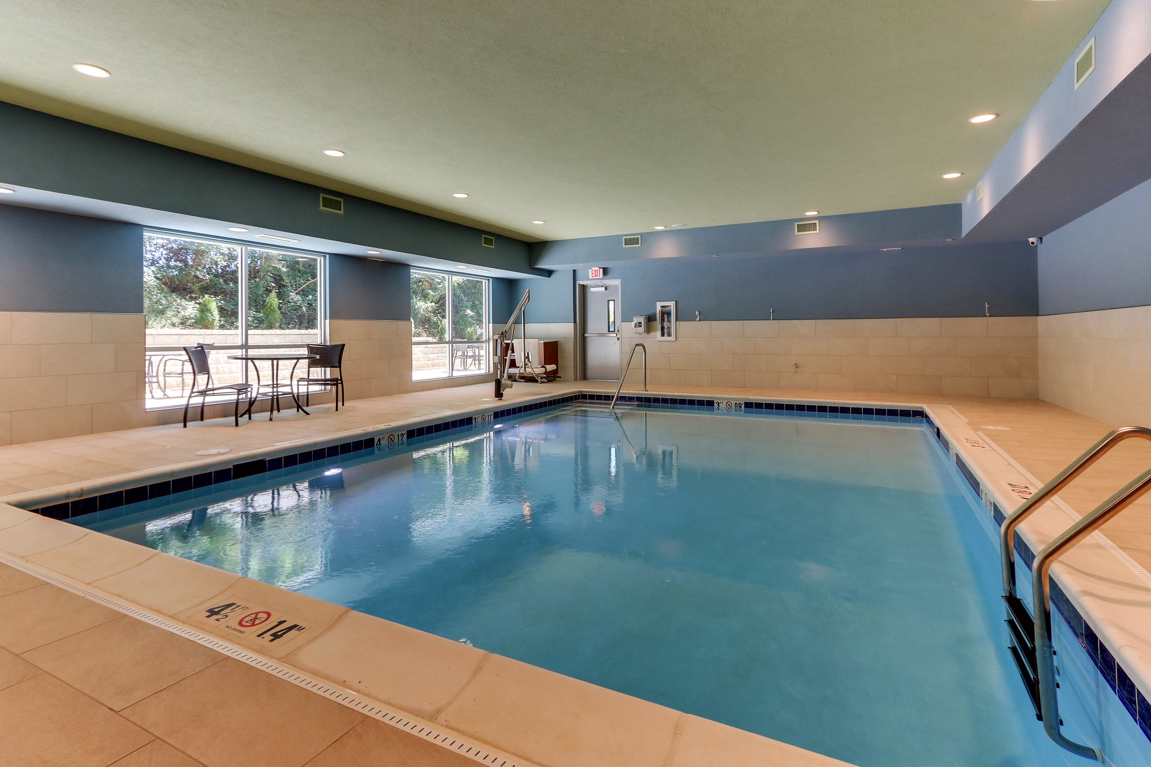 holiday inn express and suites roanoke civic center