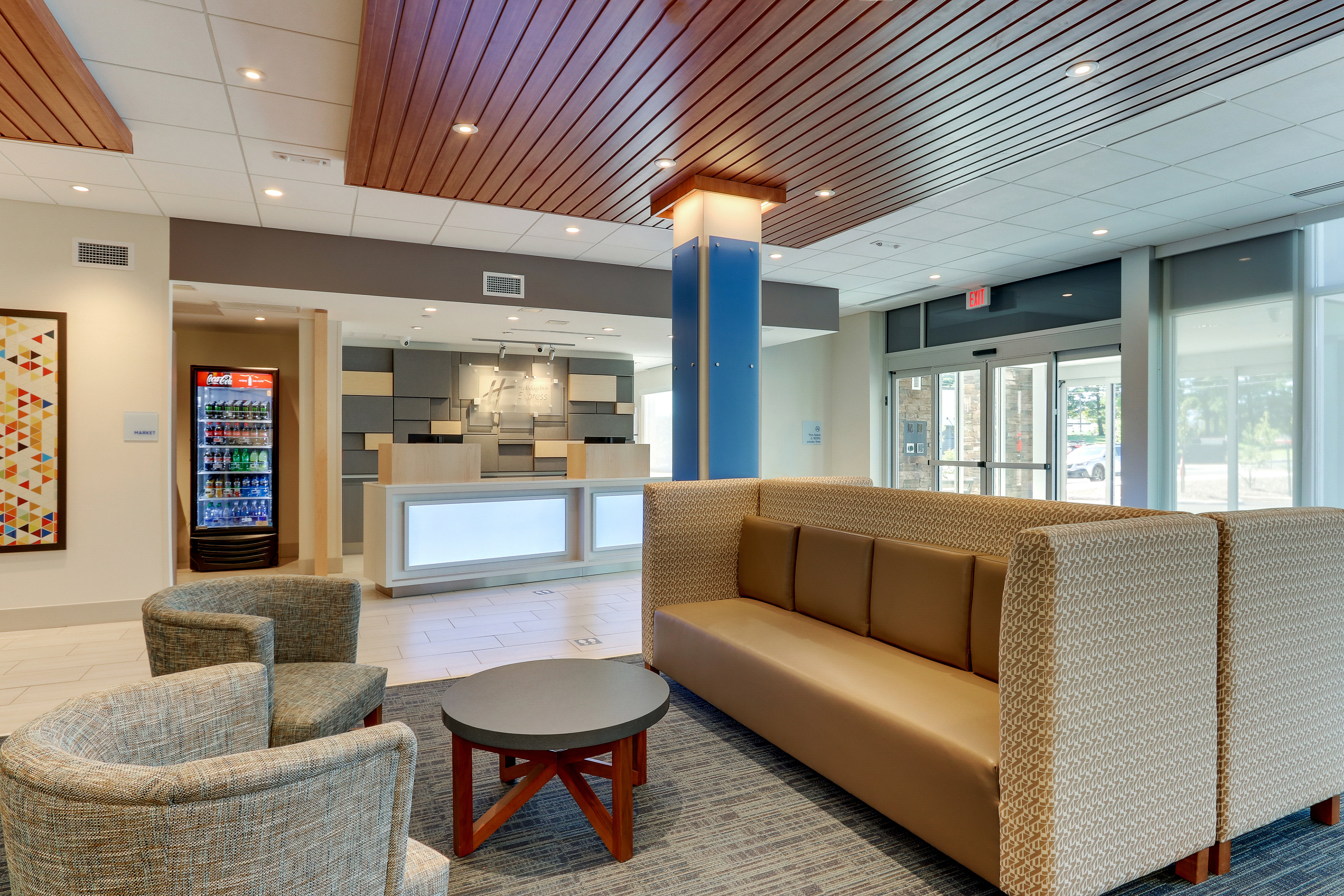holiday inn express and suites roanoke civic center