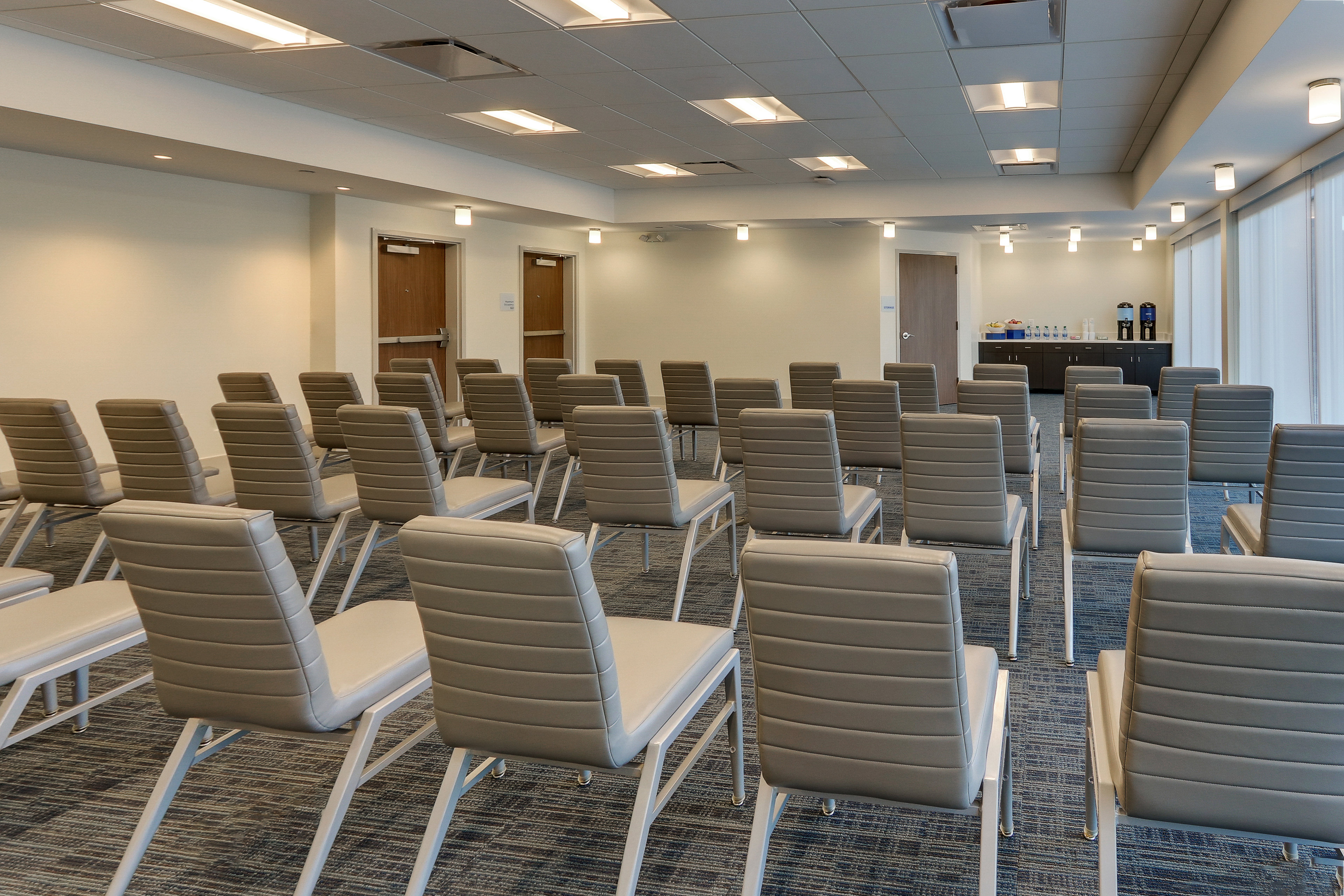 holiday inn express and suites roanoke civic center