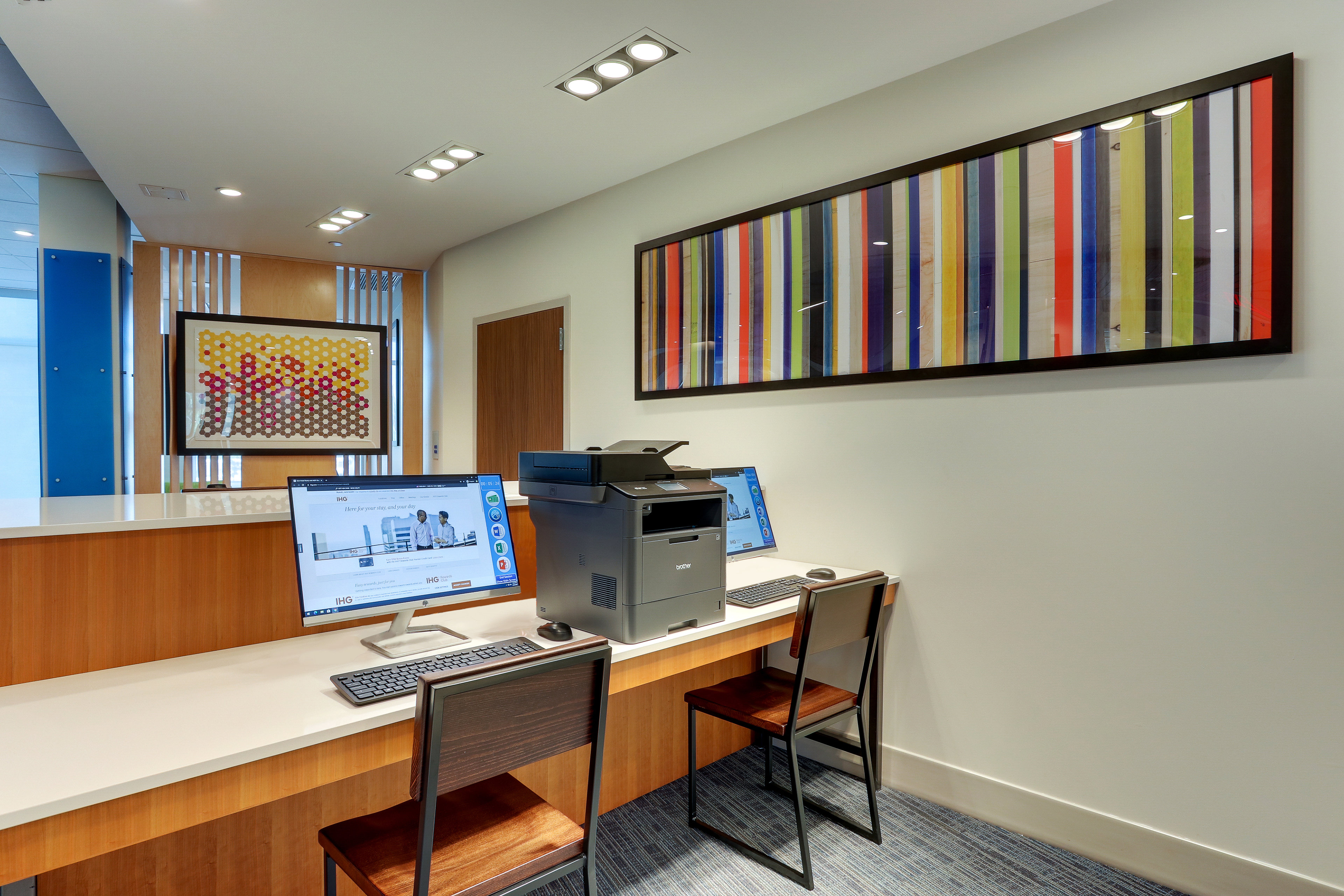 holiday inn express and suites roanoke civic center