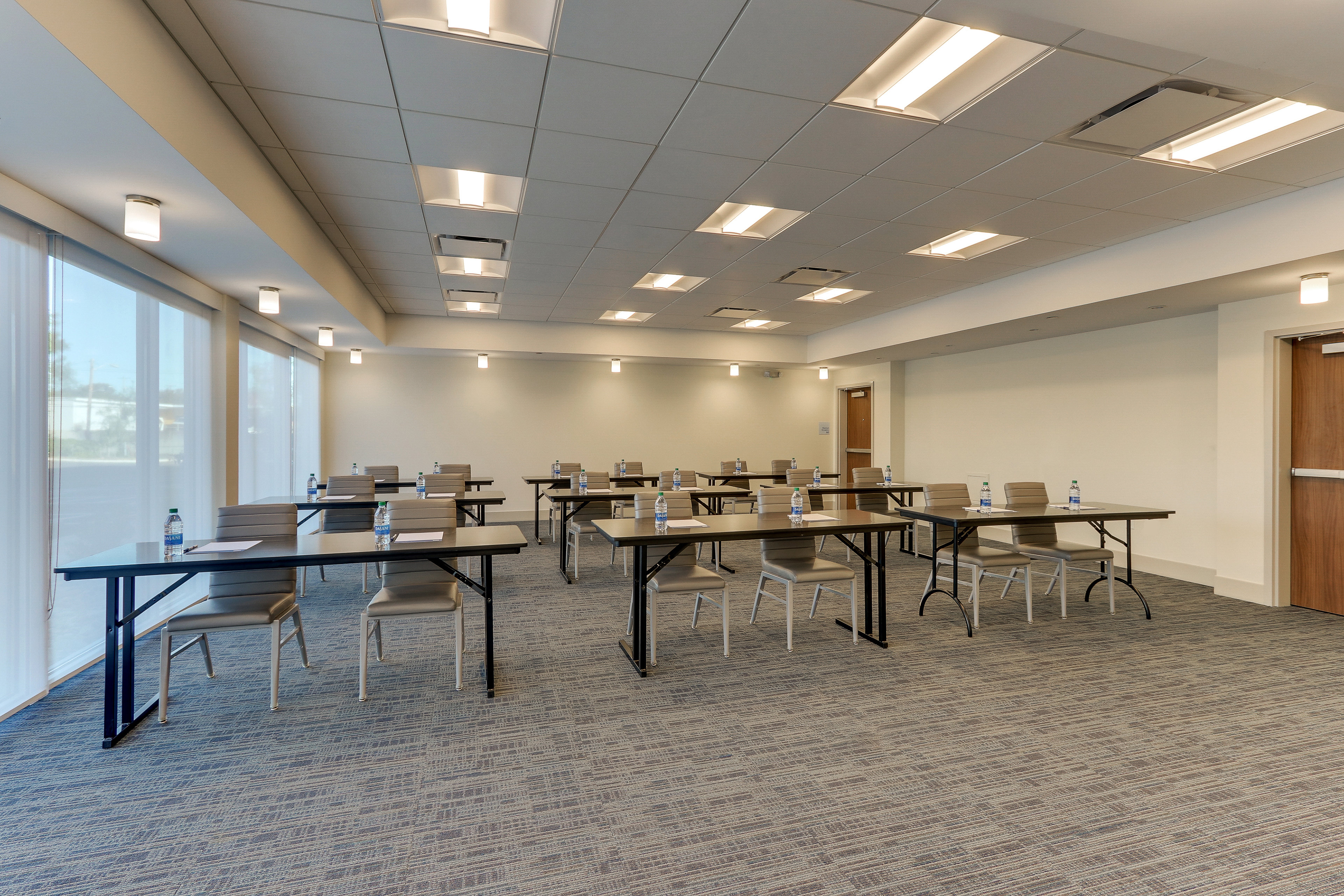 holiday inn express and suites roanoke civic center