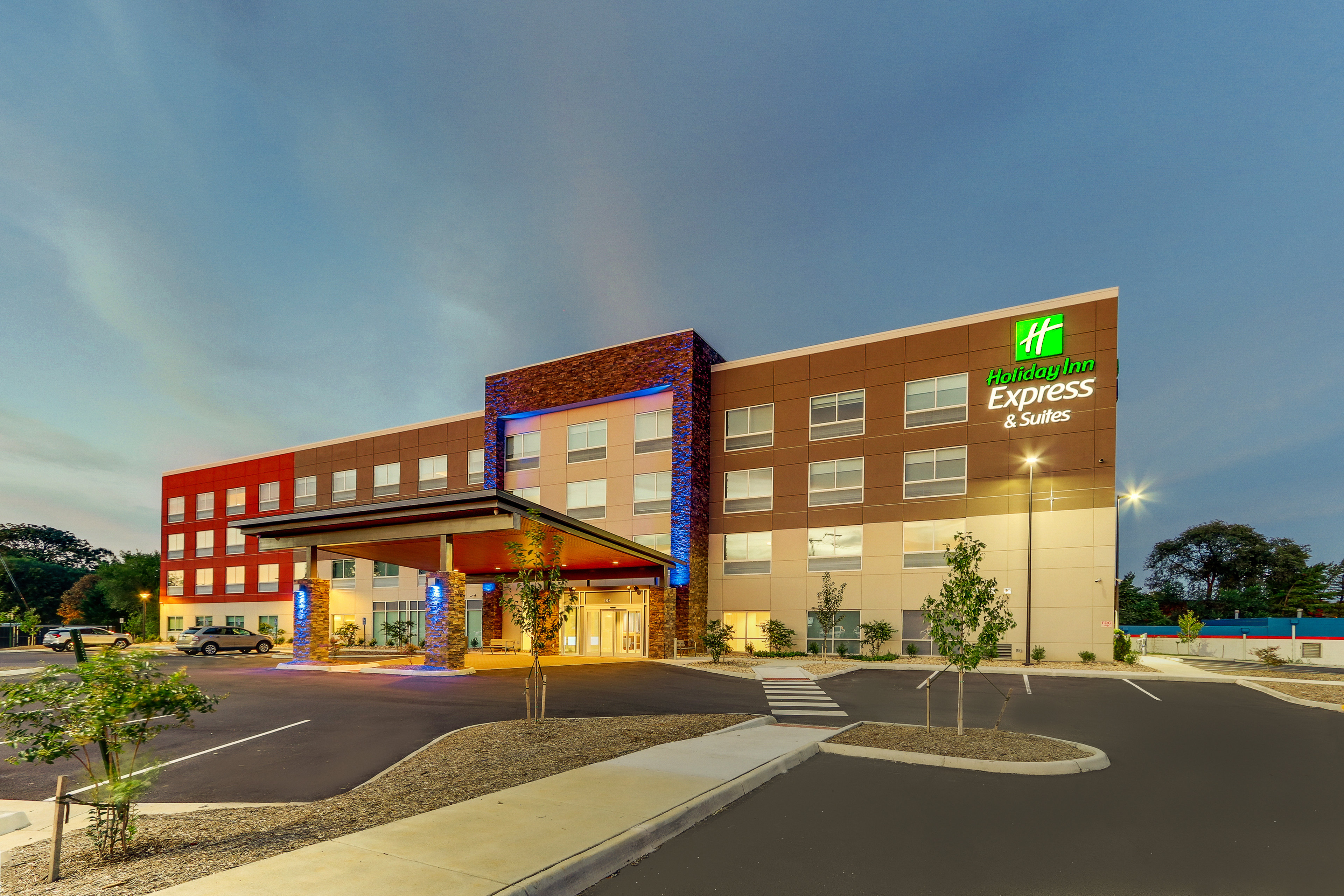 holiday inn express and suites roanoke civic center
