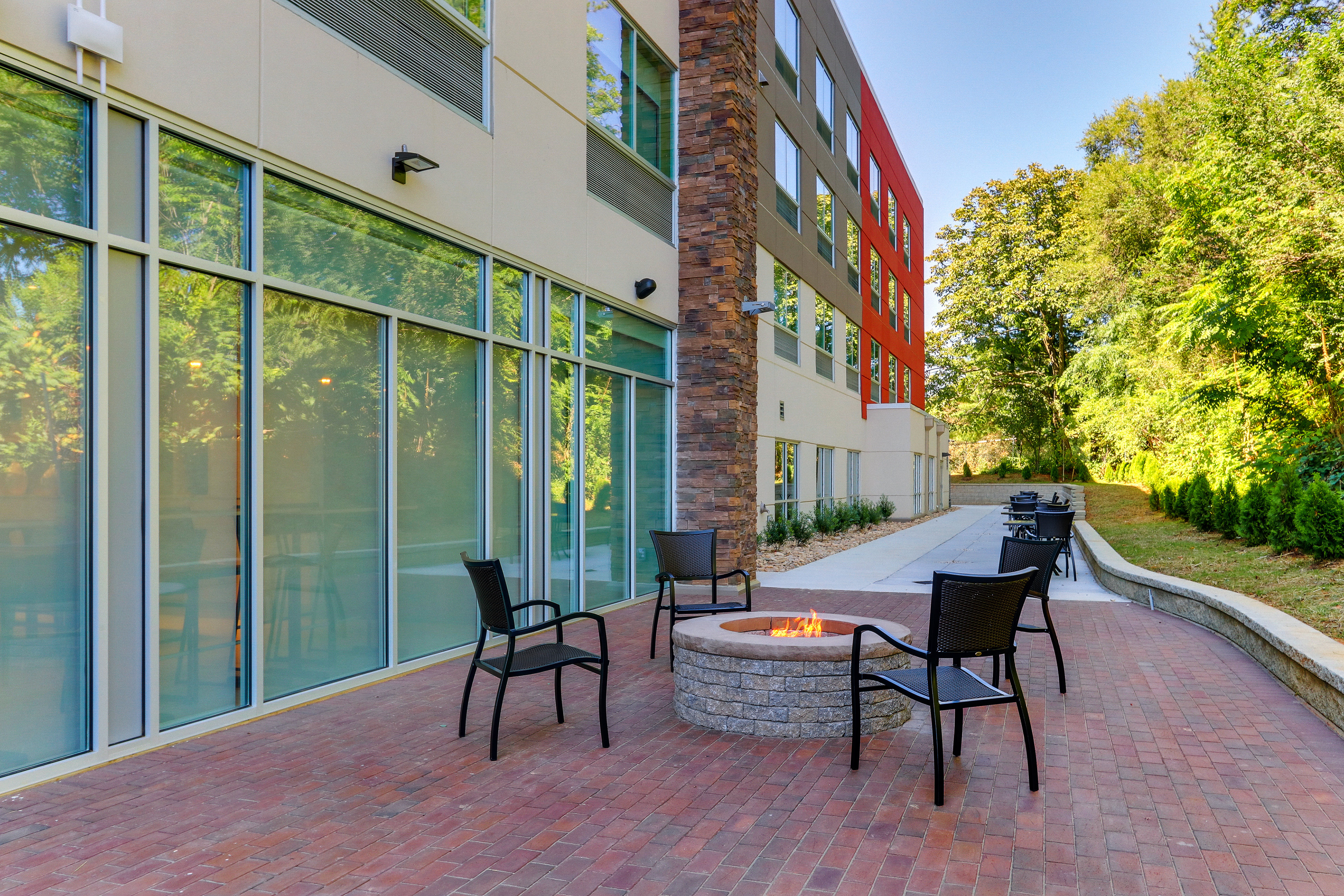 holiday inn express and suites roanoke civic center