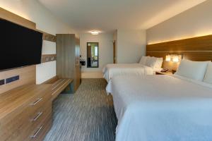 Holiday Inn Express & Suites Roanoke  Civic Center,Virginia>>Roanoke,2.5 star