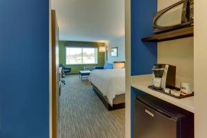 Holiday Inn Express & Suites Roanoke  Civic Center,Virginia>>Roanoke,2.5 star