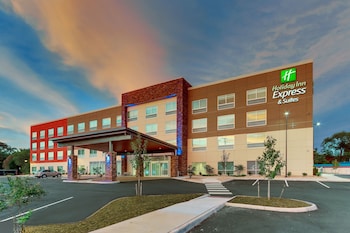 Holiday Inn Express & Suites Roanoke  Civic Center,Virginia>>Roanoke,2.5 star