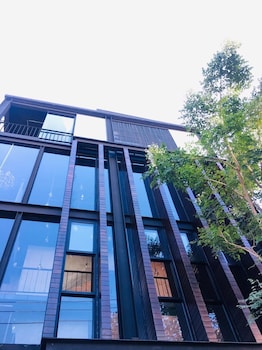 the local ari hostel