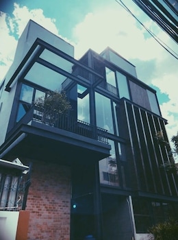 the local ari hostel