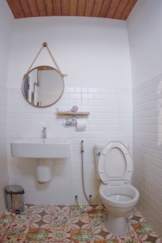 the local ari hostel