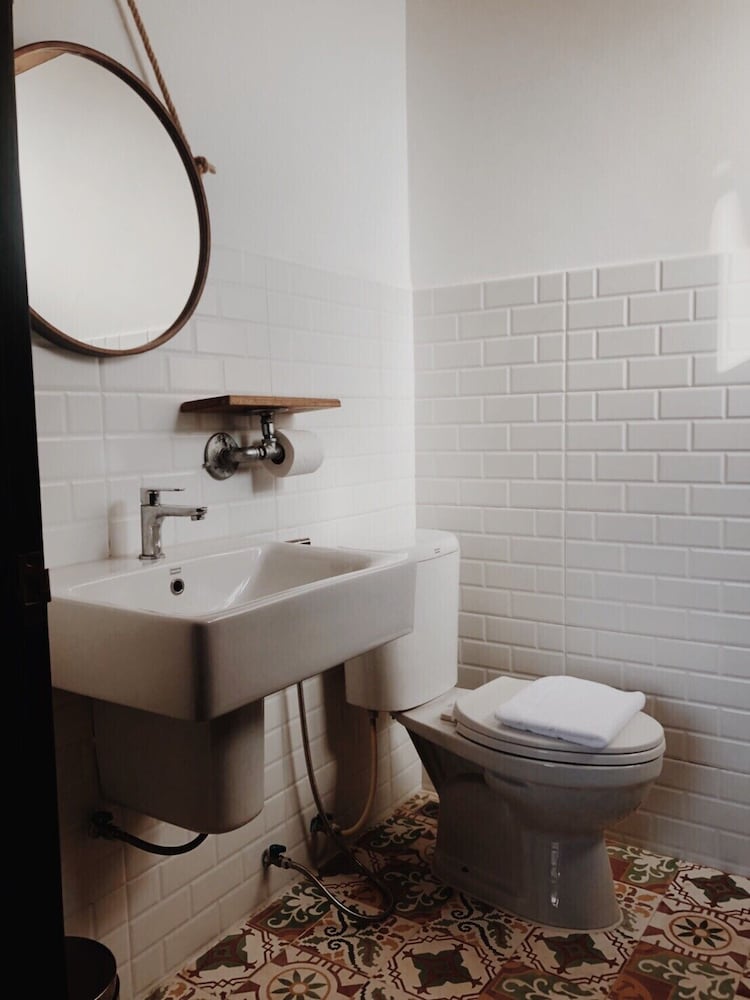 the local ari hostel