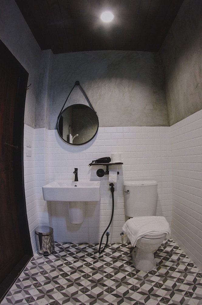 the local ari hostel