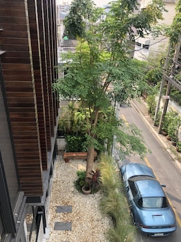 the local ari hostel