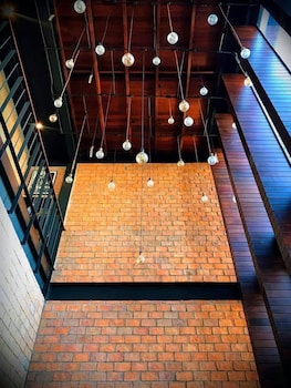 the local ari hostel