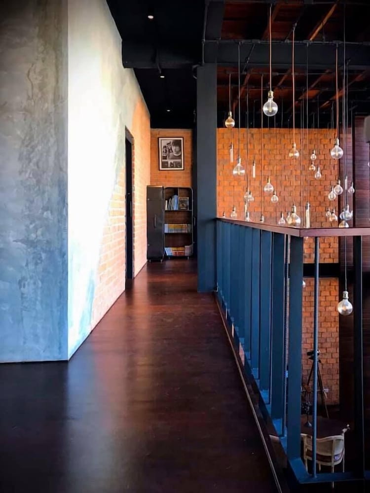 the local ari hostel