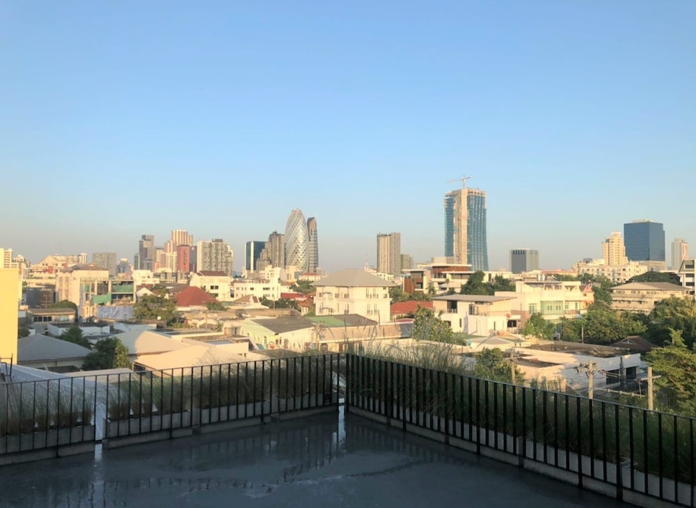 the local ari hostel