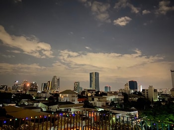 the local ari hostel