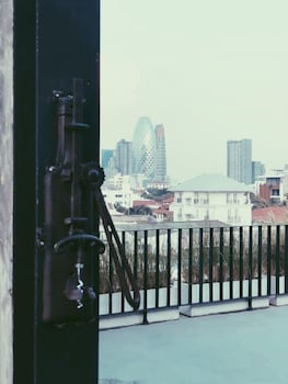 the local ari hostel