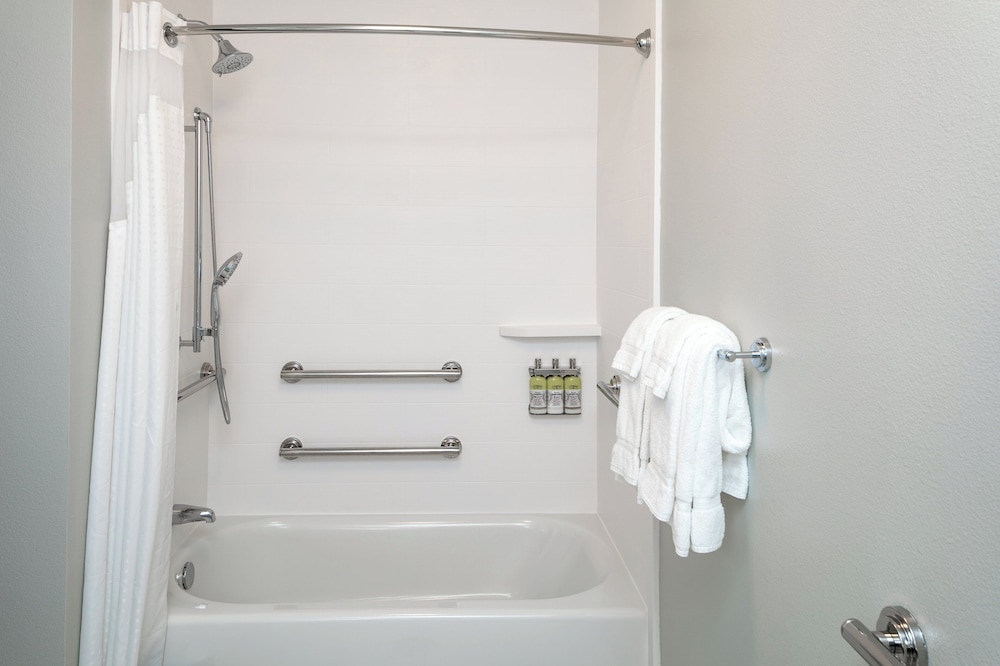 holiday inn express and suites bend south an ihg hotel
