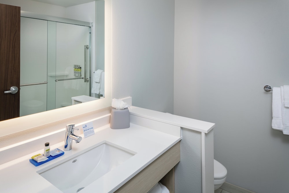 holiday inn express and suites bend south an ihg hotel