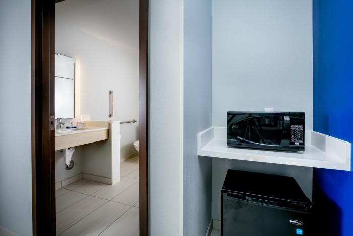 holiday inn express and suites bend south an ihg hotel