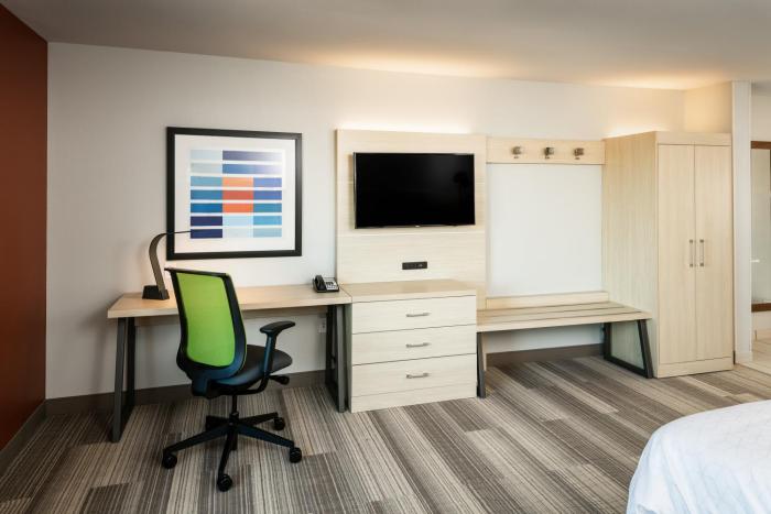 holiday inn express and suites bend south an ihg hotel
