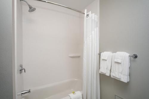 holiday inn express and suites bend south an ihg hotel