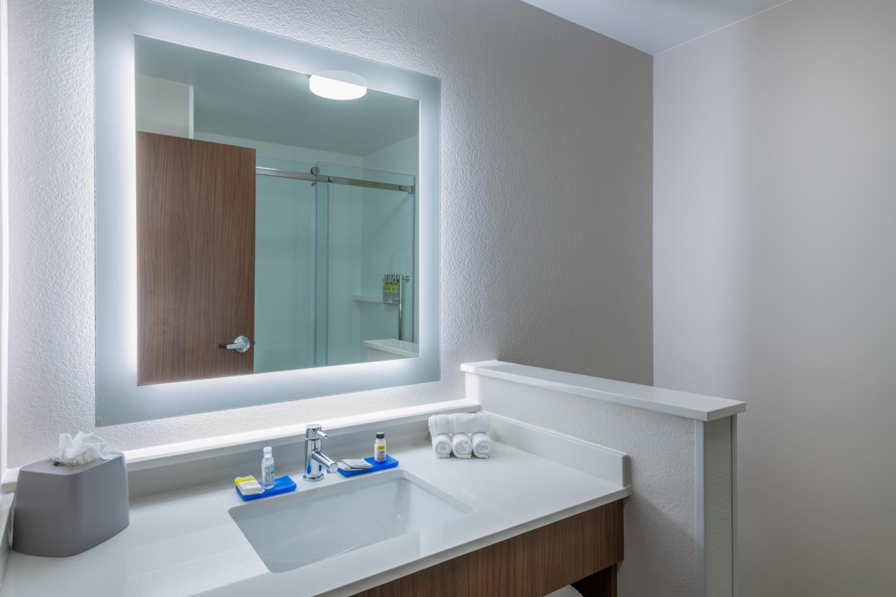 holiday inn express and suites colorado springs i 25