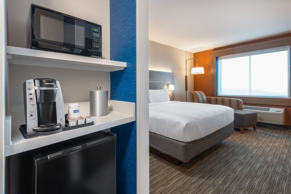 holiday inn express and suites colorado springs i 25