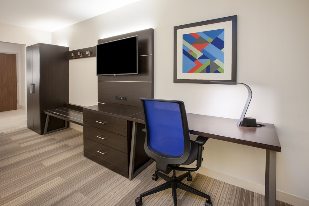 holiday inn express and suites colorado springs i 25