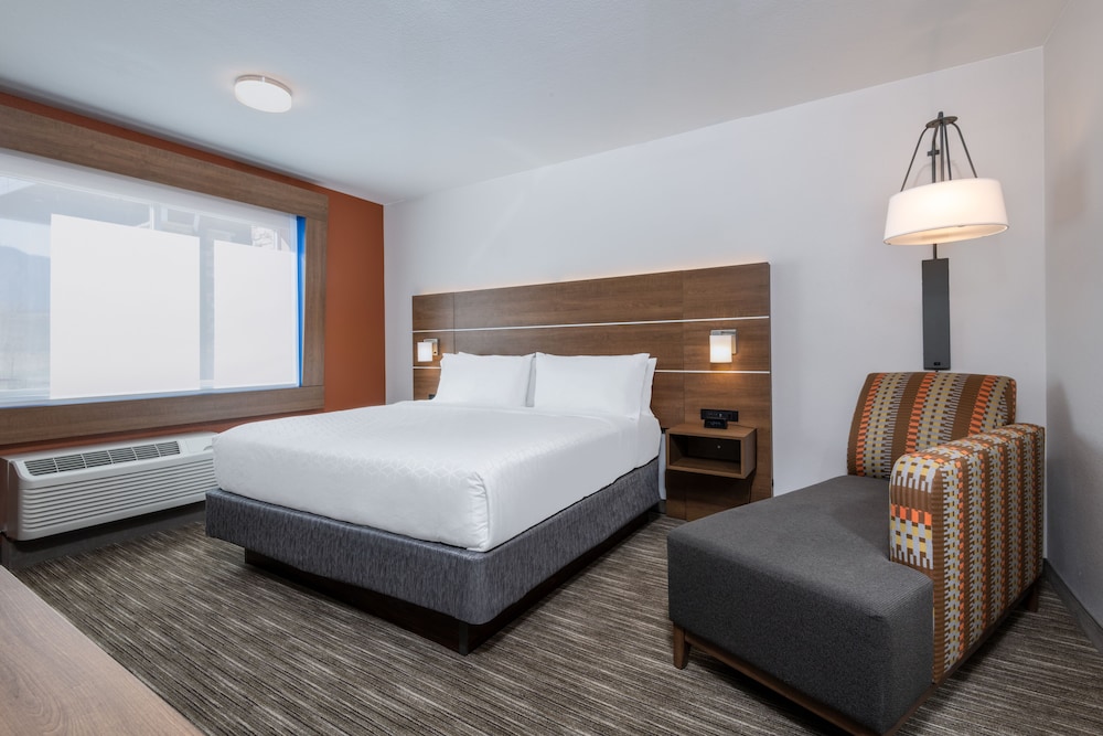 holiday inn express and suites colorado springs i 25