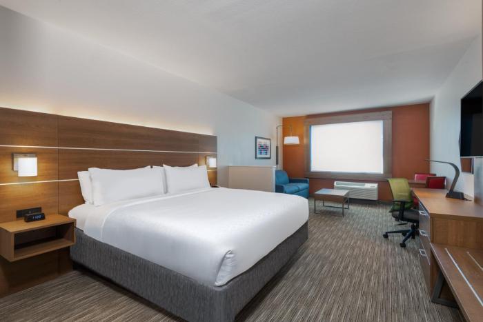holiday inn express and suites colorado springs i 25