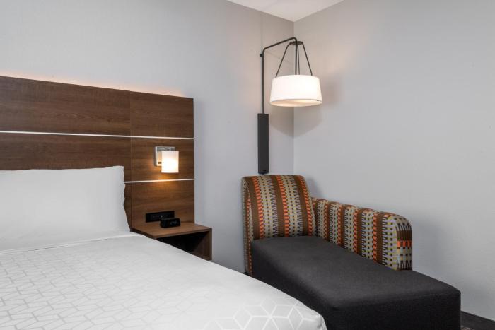 holiday inn express and suites colorado springs i 25