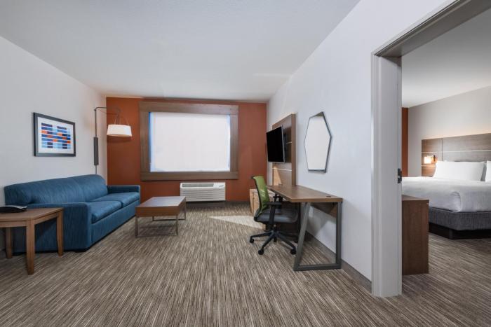 holiday inn express and suites colorado springs i 25