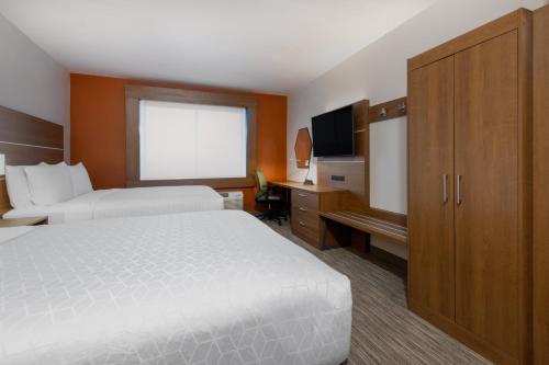 holiday inn express and suites colorado springs i 25