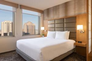 hyatt place houston downtown