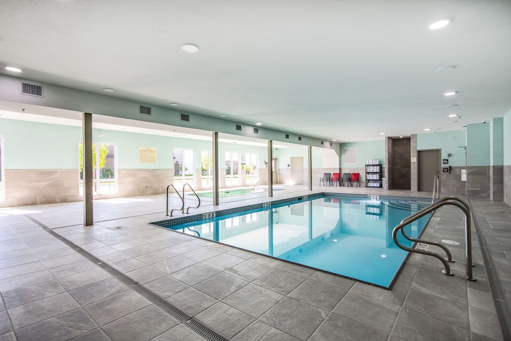 Hampton Inn & Suites By Hilton Edmonton St. Albert,585 Mistatim Way Northwest Edmonton Alberta T6v 0M8,3 star