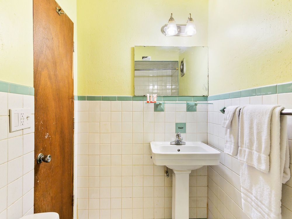 hotel peoria il i 74