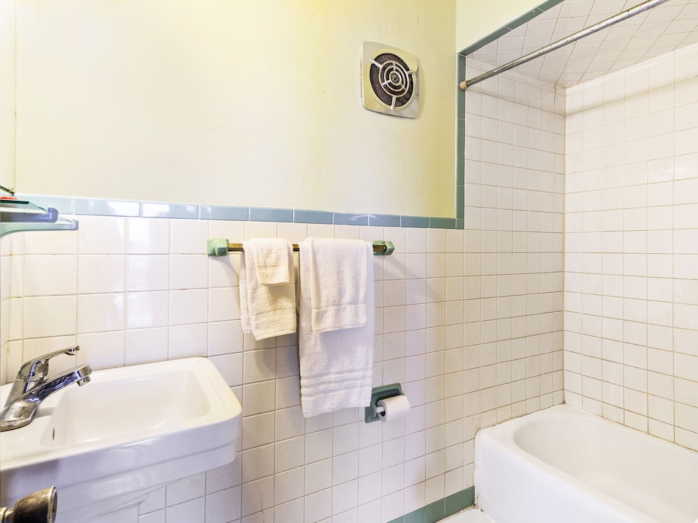 hotel peoria il i 74