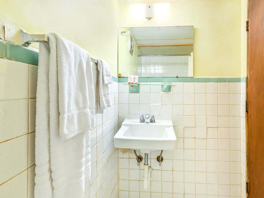 hotel peoria il i 74